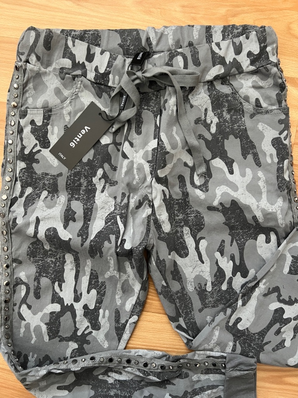 Venti 6 stretch gray camo stud pants NWT size medium